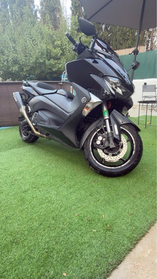 YAMAHA TMAX 530 NEGRA Y MATE 2017 ITV HASTA 2028