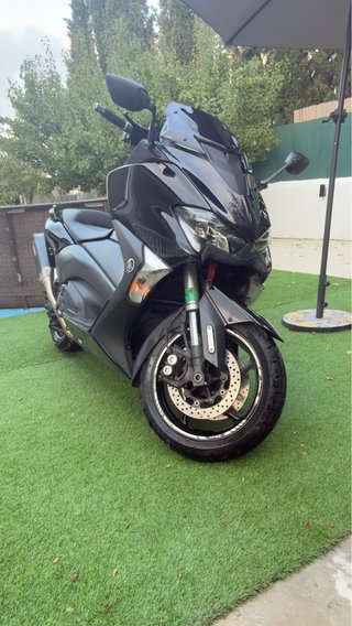 YAMAHA TMAX 530 NEGRA Y MATE 2017 ITV HASTA 2028
