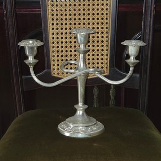 Candelabro plateado vintage de 3 brazos