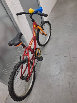 Bicicleta infantil roja 20