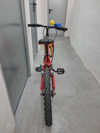 Bicicleta infantil roja 20