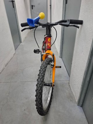 Bicicleta infantil roja 20