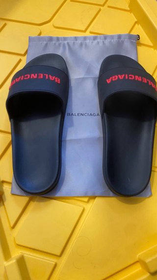 Chanclas Balenciaga Negras y Rojas