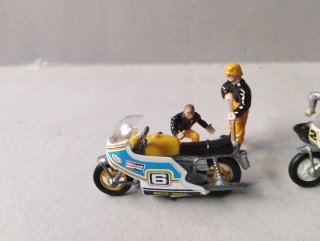 3 motos Guisval y 6 mecánicos