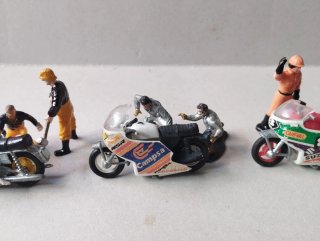 3 motos Guisval y 6 mecánicos