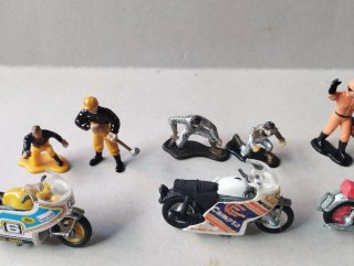 3 motos Guisval y 6 mecánicos