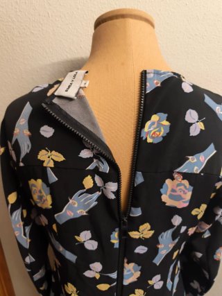 Vestido estampado manos y flores
