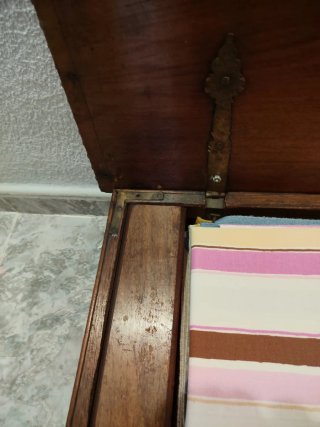 Baúl antiguo madera metal dorado S.XIX. 56x25