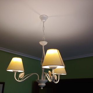 Lámpara de salón beige y blanca