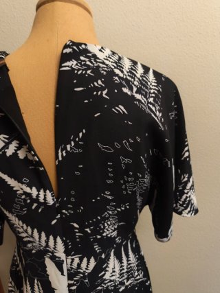 Vestido estampado hojas negro y blanco