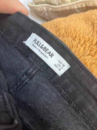 Vaqueros pitillo negros Pull&Bear rotos