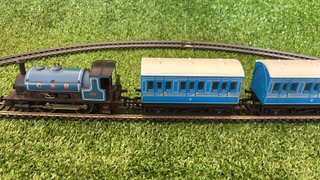 Hornby H0/00 Loco Vintag + 2 Coachs