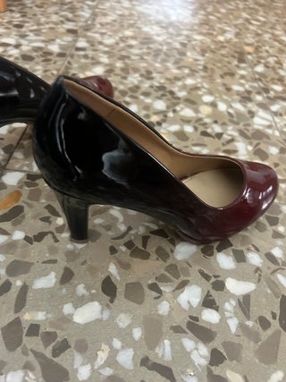 Zapatos de piel burdeos y negros