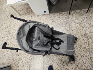 Silla de paseo gris para bebé.  PEG- PEREGO