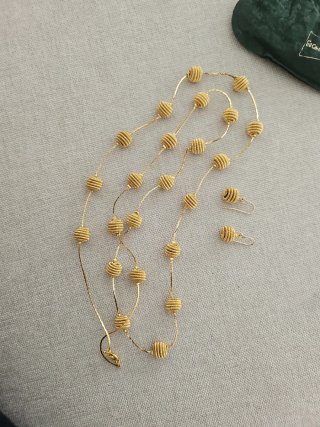 Collar y pendientes  trifari gold de coleccion
