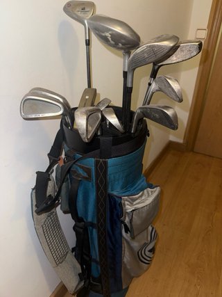 Bolsa con palos de golf