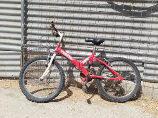 Bicicleta infantil roja
