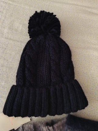 Gorro y bufanda de mujer. Con etiqueta.