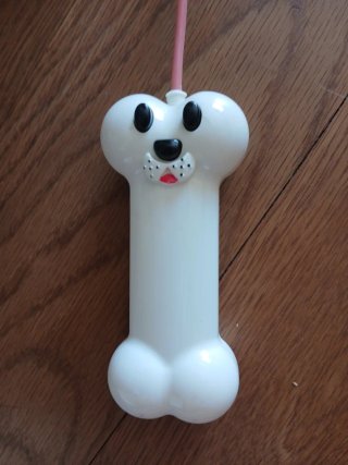 Peluche gato blanco con correa y hueso