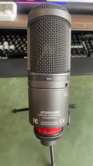 Micrófono Audio-Technica AT2020USB+ Trípode