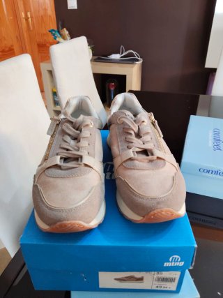 Zapatillas Beige y Doradas