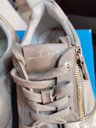 Zapatillas Beige y Doradas