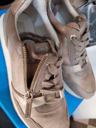 Zapatillas Beige y Doradas