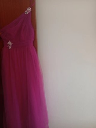 Vestidos fucsia. Vestido floral y vestido azul