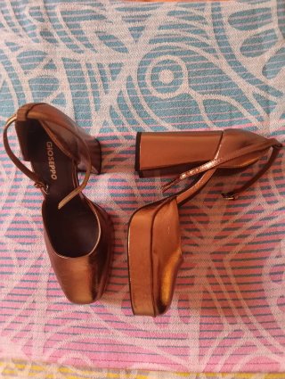 Zapatos de tacón Gioseppo bronce