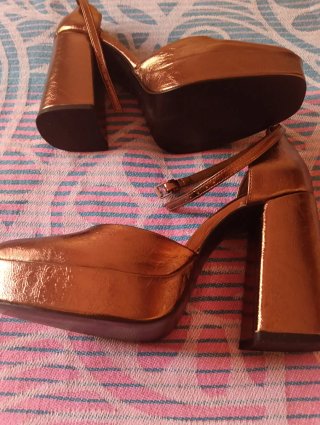 Zapatos de tacón Gioseppo bronce