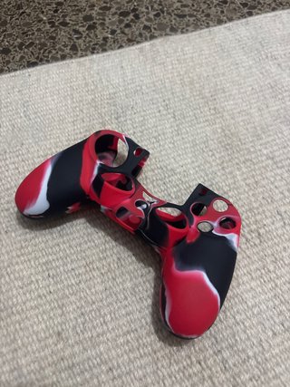 Funda protectora mando PS4 (negro, rojo, blanco)