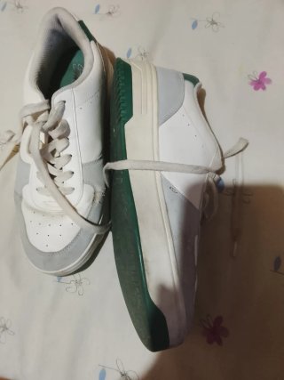 Zapatillas blancas y grises talla 43