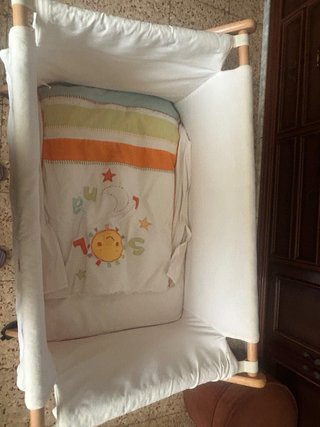 Minicuna con ruedas y estrellas