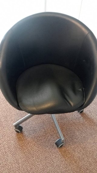 Silla giratoria escritorio Ikea SKRUVSTA (negra)