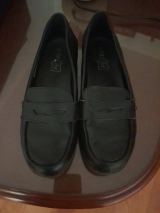 Zapatos negros de piel Para uniforme escolar.