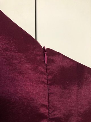 Vestido fiesta cóctel morado.