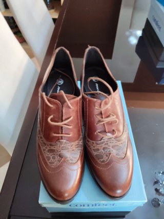 Zapatos de tacón marrones