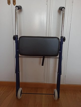 Andador plegable, 2 ruedas con asiento mullido
