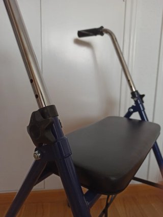 Andador plegable, 2 ruedas con asiento mullido