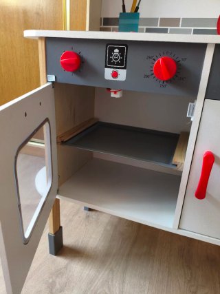 Cocinita de madera Ikea y accesorios y comidas