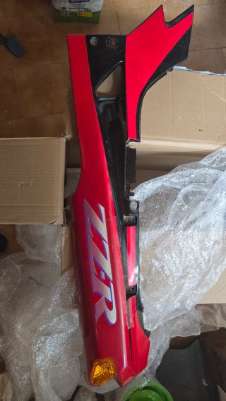Tapa Kawasaki ZZR Roja y Negra