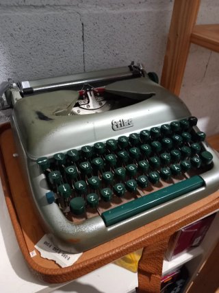 Máquina de escribir Erika vintage