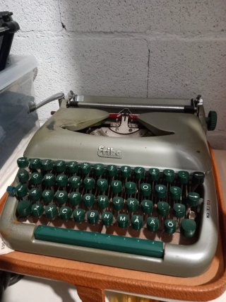 Máquina de escribir Erika vintage