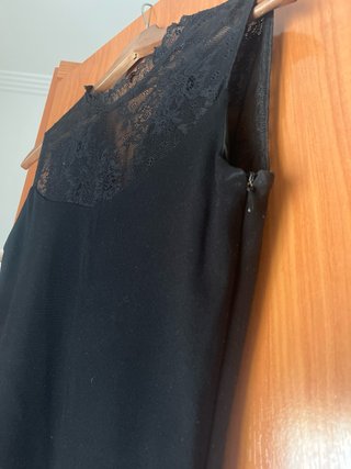 Vestido negro corto elegante con encaje
