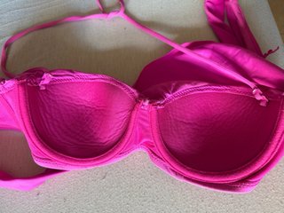 Top de bikini rosa con volantes