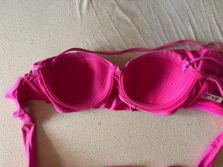 Top de bikini rosa con volantes