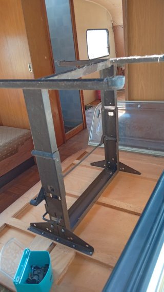 Mesa para caravana, patas plegables