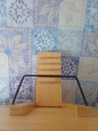 Atril de madera para libros