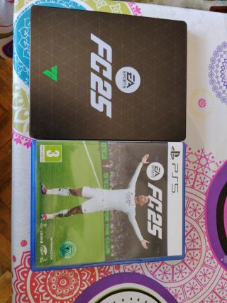 FC 25 con caja metálica