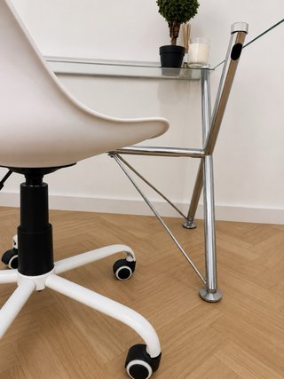 Escritorio cristal y silla oficina